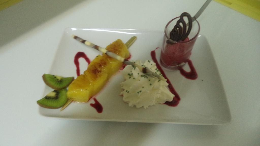 Logis Hotel Des Voyageurs Restaurant La Bonne Tabl'Hay Ливрон-сюр-Дром Экстерьер фото