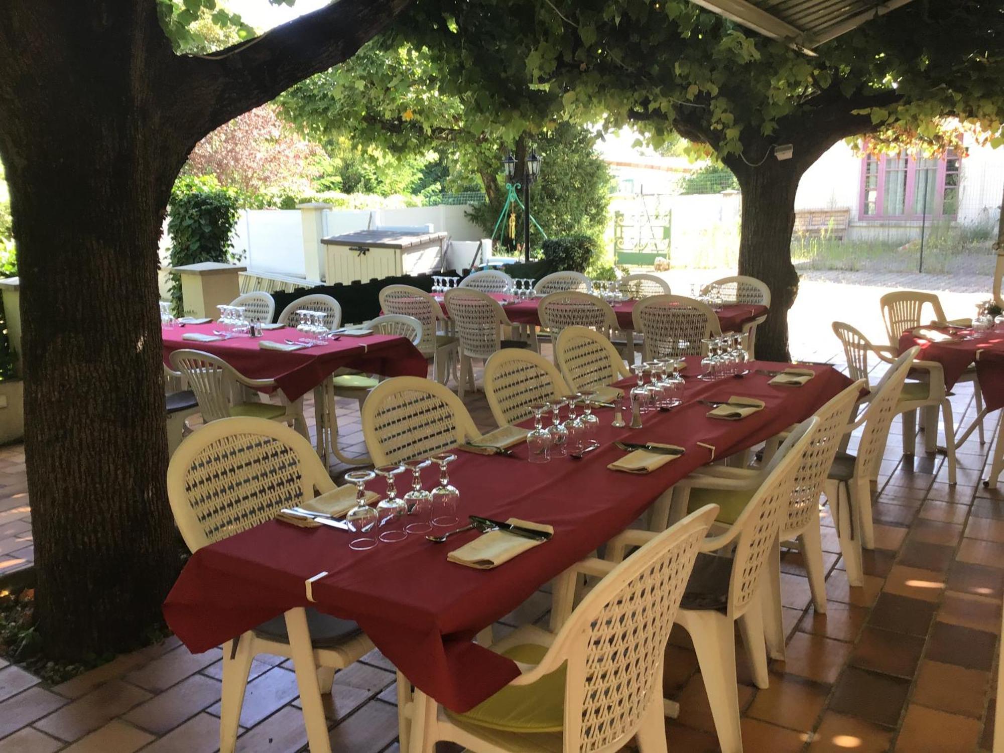 Logis Hotel Des Voyageurs Restaurant La Bonne Tabl'Hay Ливрон-сюр-Дром Экстерьер фото