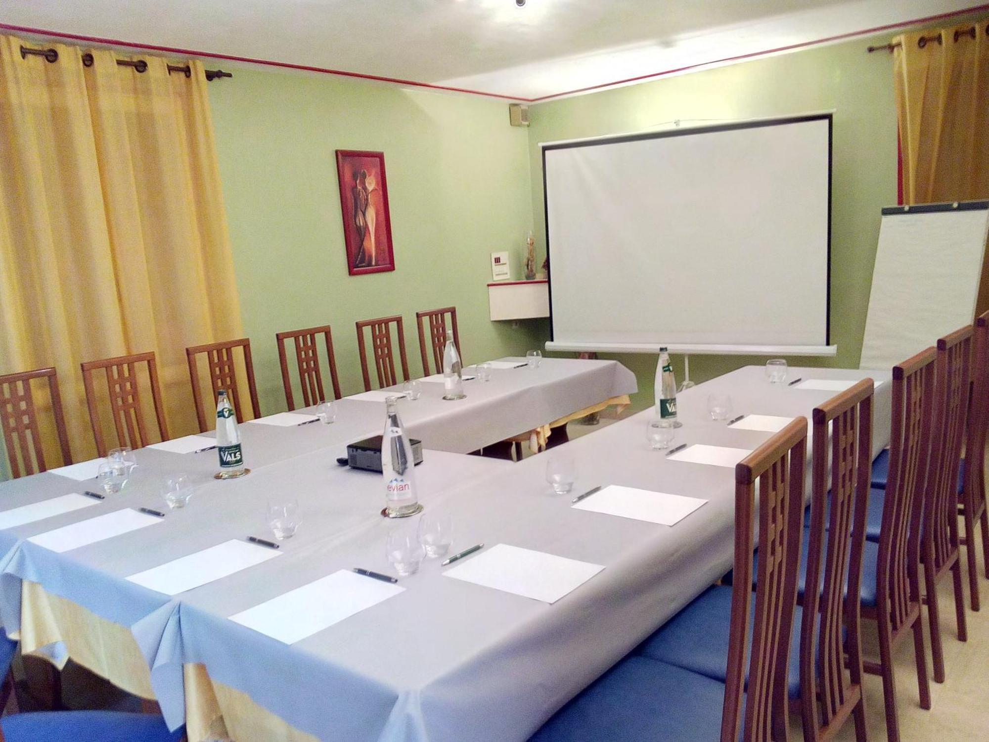 Logis Hotel Des Voyageurs Restaurant La Bonne Tabl'Hay Ливрон-сюр-Дром Экстерьер фото