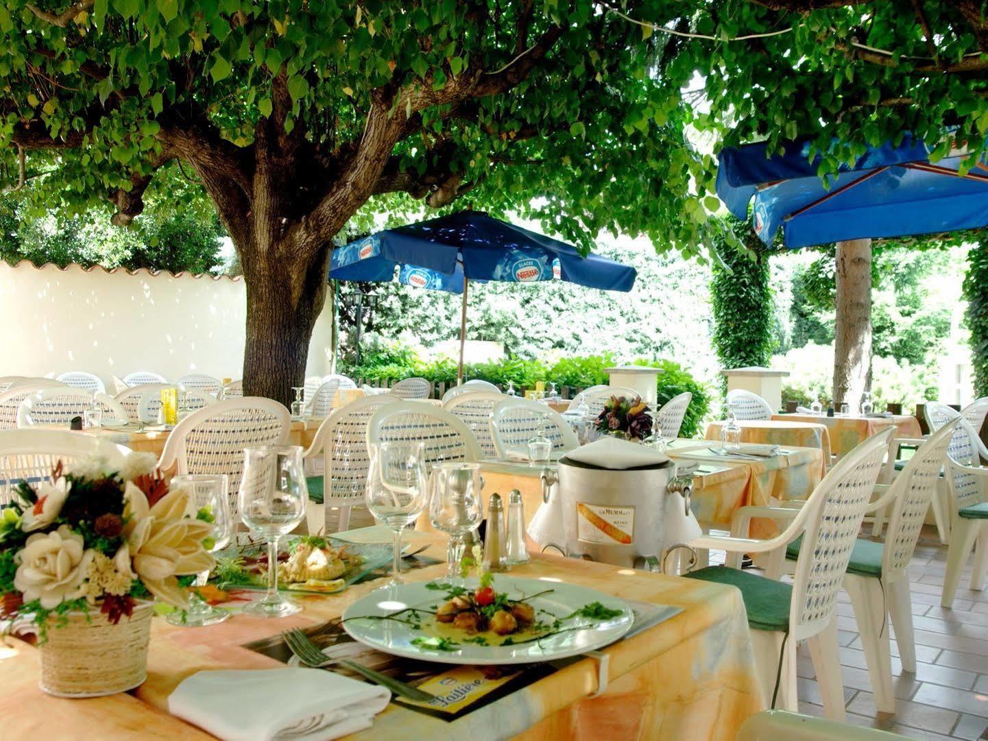 Logis Hotel Des Voyageurs Restaurant La Bonne Tabl'Hay Ливрон-сюр-Дром Экстерьер фото