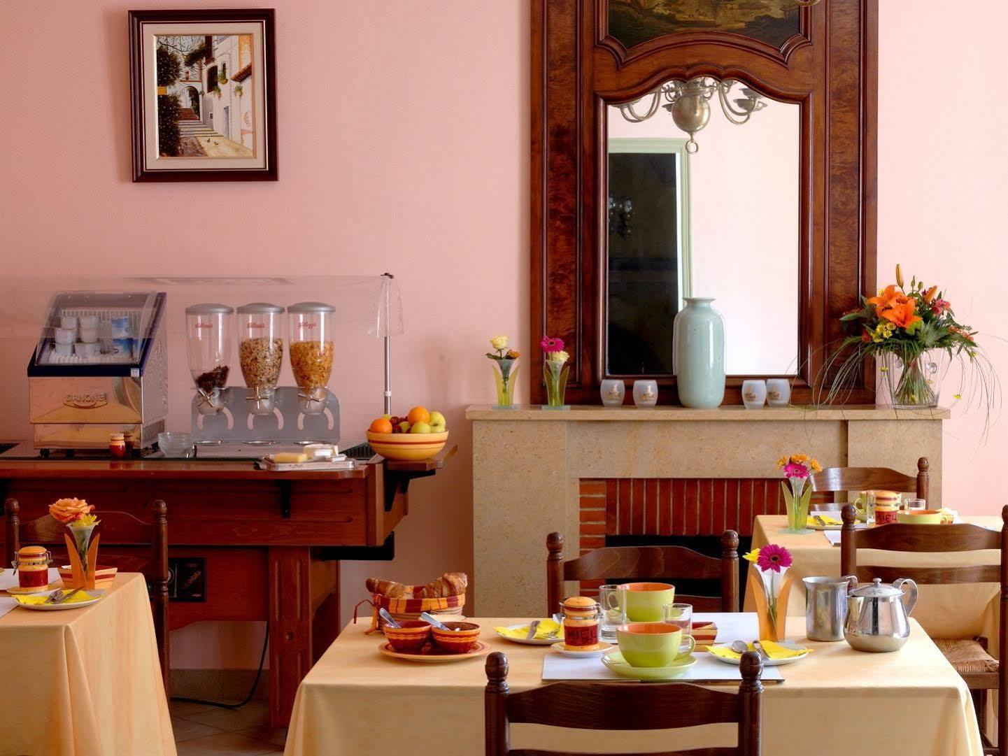 Logis Hotel Des Voyageurs Restaurant La Bonne Tabl'Hay Ливрон-сюр-Дром Экстерьер фото